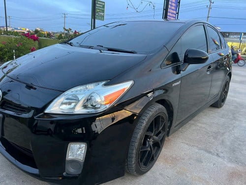 Prius full option 4.  2010 2BT