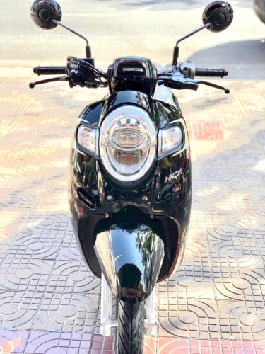 SCOOPY I 2019( ម៉ូតូស្អាត90%មិនមានក្រូម៉េខ្ចៅនិងបាញ់ថ្នាំ)