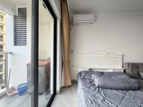 studio room for rent riverside