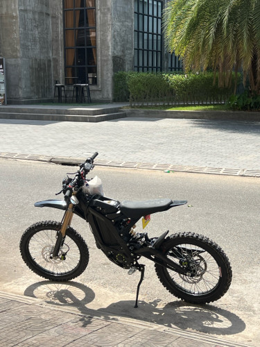 Surron LBX 2025 ទេីបជិះបាន 1 ខែ លក់វិញ 3900$ កាល់ទិញ 4200$