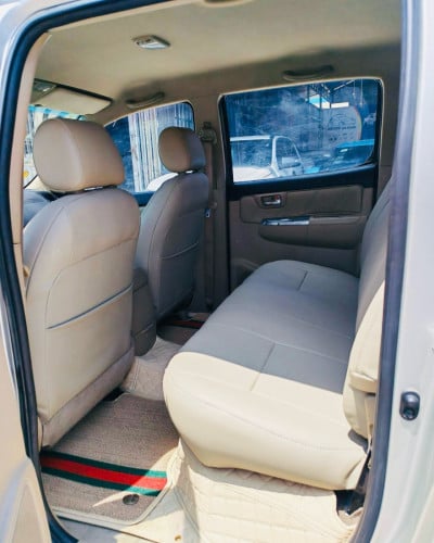 Toyota Hilux Vigo 2014 សំណុំហ្សុីន ឡានក្រុមហ៊ុន ថ្មីឥតទាស់