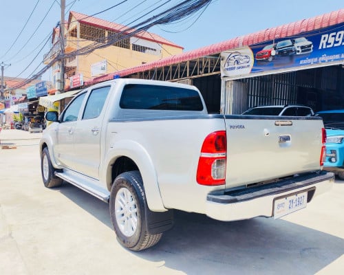 Toyota Hilux Vigo 2014 សំណុំហ្សុីន ឡានក្រុមហ៊ុន ថ្មីឥតទាស់