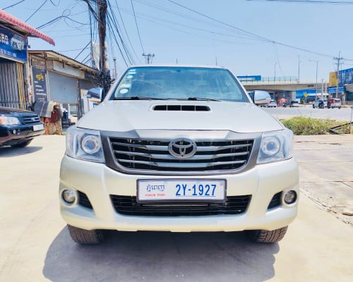 Toyota Hilux Vigo 2014 សំណុំហ្សុីន ឡានក្រុមហ៊ុន ថ្មីឥតទាស់