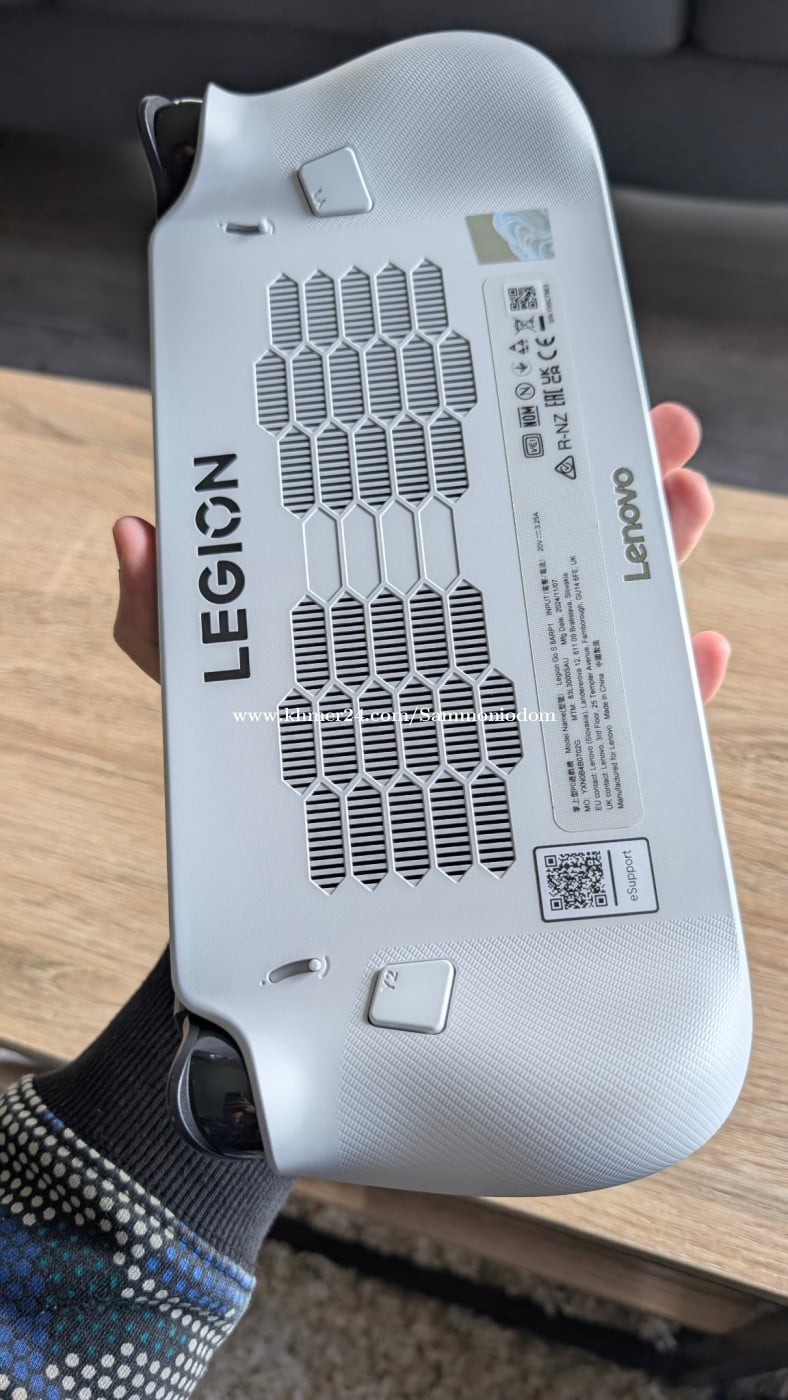 (លក់ហើយ) Legion Go S 512GB នូវមានប្រអប់ទាំងម៉ាស៊ីន និងឆ្នាំងសាក