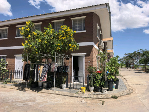 ផ្ទះកែងលក់