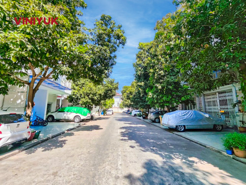 ផ្ទះល្វែង សម្រាប់លក់!!
