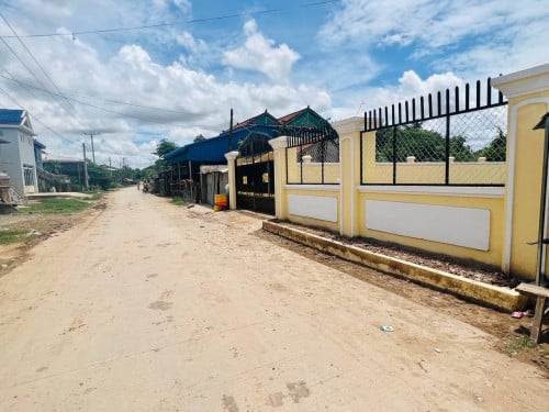 ដីលក់ក្រោមទីផ្សារ 40%