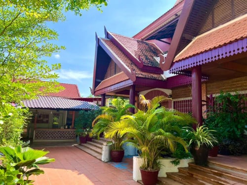 វីឡាឯកជន មានអាងហែលទឹក សៀមរាប – DAILY RENT – 8 Bedrooms, KTV Karaoke & BBQ