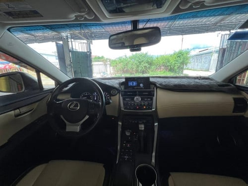 - Lexus NX200T 2017 (4ប៉ូតុង Luxury UP F-Sport)