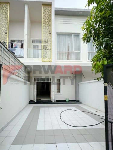 🏡 2 Bedrooms Link house available for rent in Chroy Changva Area (Borey The Flora))