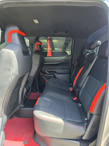 2023 FORD RANGER RAPTOR នៅធានាប្តូរប្រេងម៉ាសុីនពីក្រុមហ៊ុន​ ទេីបប្រេីបានតែ 7330kmប៉ុណ្ណោះ!