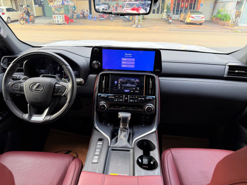 2025 Lx 600