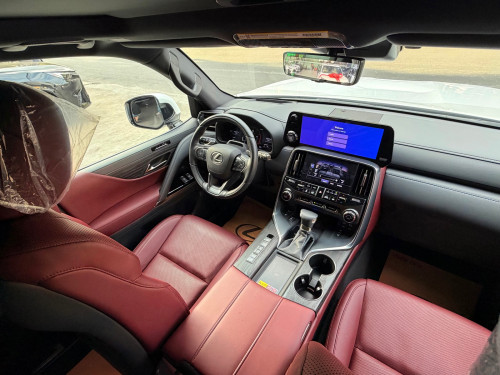 2025 Lx 600