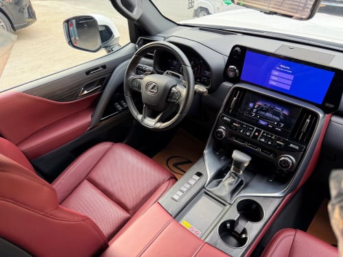 2025 Lx 600