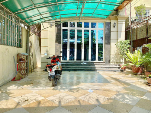 BTP | Townhouses 4 bedrooms for rent west of Russian market