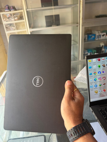Dell 7400 Touchscreen (រាងស្តេីងស្អាត)