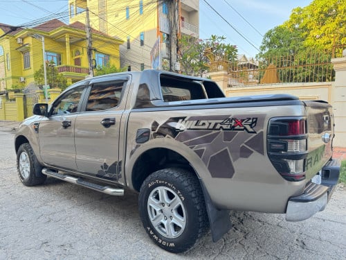 Ford 015 ម៉ាសុីន2.2 ប៉ុង២