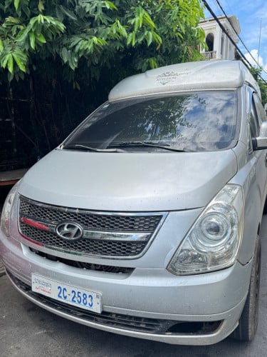 HYUANDAI SUPER STAREX VAN