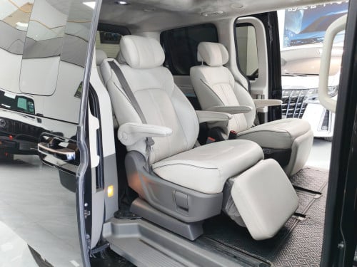 Hyundai Staria 2023 | 7-Seater VIP
