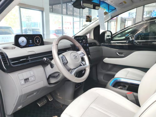 Hyundai Staria 2023 | 7-Seater VIP