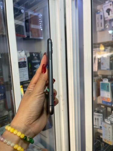 iPhone 11/64GB/LLថ្ម80%តួរស្អាតសុីនសានុំ(ធានាលើម៉ាសុីន1ខែ)
