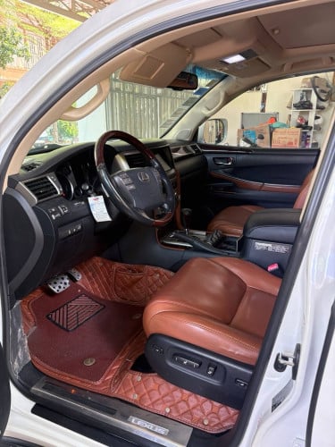 Lexus LX570 year 2016