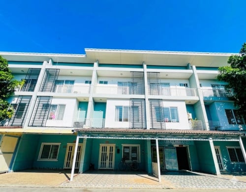 Link Villa LC2 for Sale