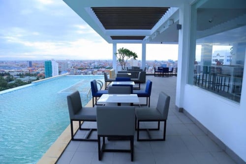Penthouse size 339sqm price:$4000Price is nego_Location- Toul Tompong Market (Russian Market)