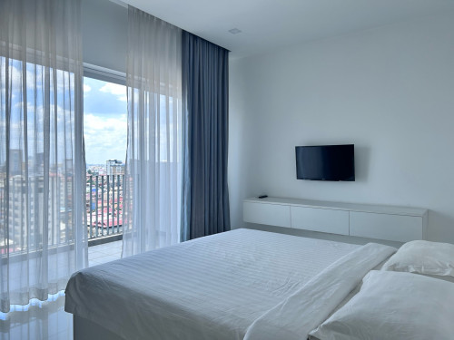 Penthouse size 339sqm price:$4000Price is nego_Location- Toul Tompong Market (Russian Market)