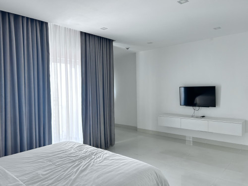 Penthouse size 339sqm price:$4000Price is nego_Location- Toul Tompong Market (Russian Market)
