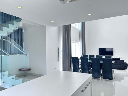 Penthouse size 339sqm price:$4000Price is nego_Location- Toul Tompong Market (Russian Market)