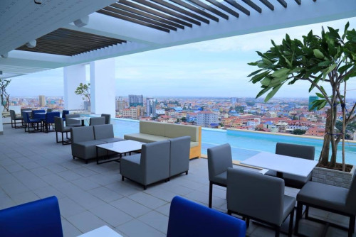 Penthouse size 339sqm price:$4000Price is nego_Location- Toul Tompong Market (Russian Market)