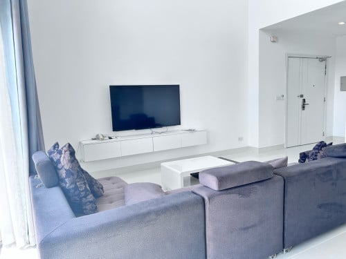 Penthouse size 339sqm price:$4000Price is nego_Location- Toul Tompong Market (Russian Market)