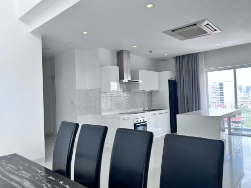 Penthouse size 339sqm price:$4000Price is nego_Location- Toul Tompong Market (Russian Market)