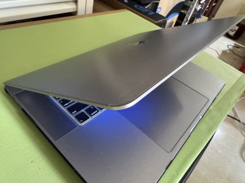 លក់បន្ទាន់ 99% MacBook Pro 16 2019 i7-9th
