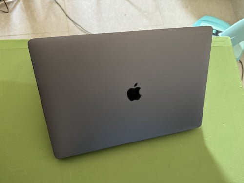 លក់បន្ទាន់ 99% MacBook Pro 16 2019 i7-9th