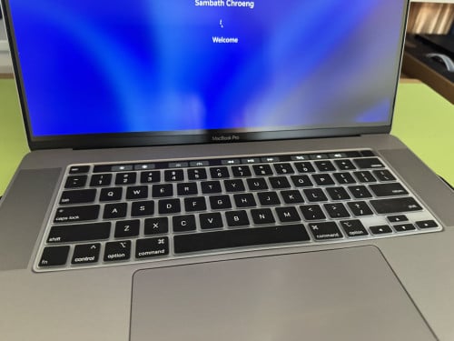 លក់បន្ទាន់ 99% MacBook Pro 16 2019 i7-9th