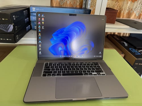 លក់បន្ទាន់ 99% MacBook Pro 16 2019 i7-9th