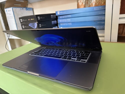 លក់បន្ទាន់ 99% MacBook Pro 16 2019 i7-9th