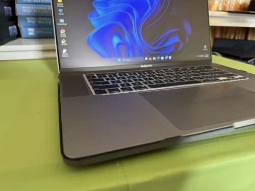 លក់បន្ទាន់ 99% MacBook Pro 16 2019 i7-9th