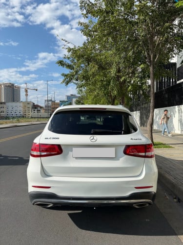 Mercedes Benz GLC300