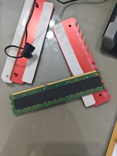 Ram DDR3 4G មាន2ដើមនឹង មានភ្លើង15$ដាច់