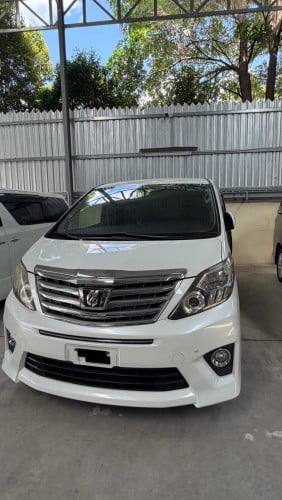 Toyota Alphard 2012