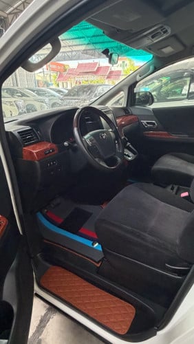 Toyota Alphard 2012
