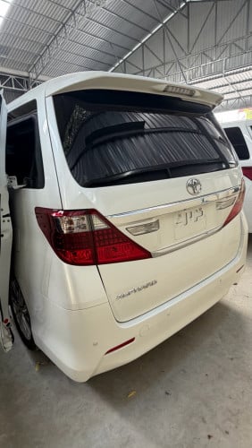 Toyota Alphard 2012