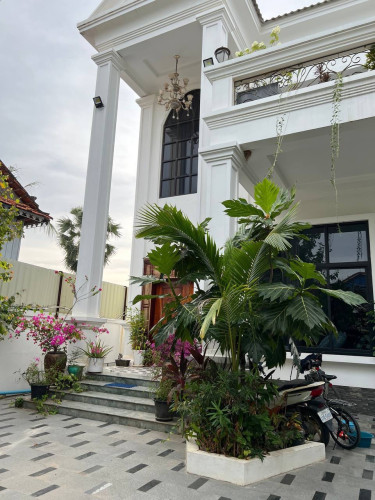 Villa with pool
