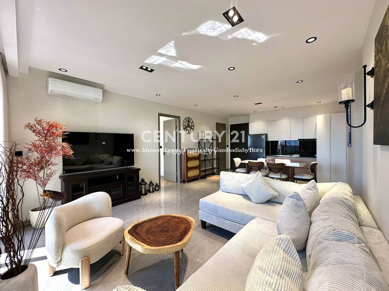 3 Bedrooms condo in BKK1 - for rent