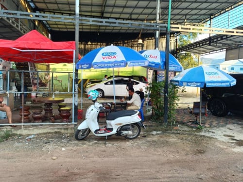 ដីសម្រាប់ជួលរឺលក់ មានតារាងបាល់  លាងឡាន ឆ្នុក ហាងជួលនៅពីមុខស្រាប់