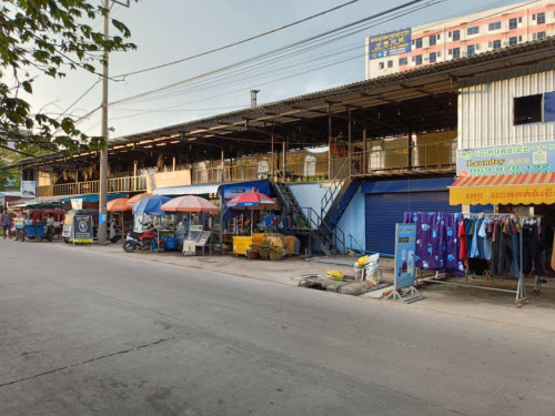 ដីសម្រាប់ជួលរឺលក់ មានតារាងបាល់  លាងឡាន ឆ្នុក ហាងជួលនៅពីមុខស្រាប់