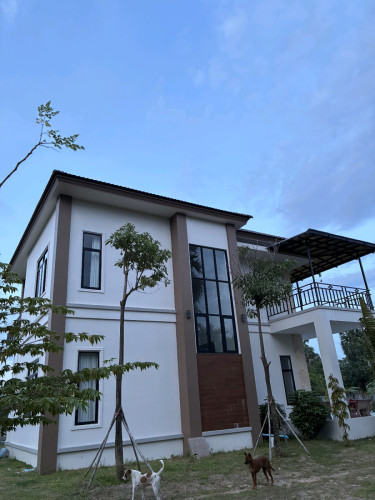 ផ្ទះ និងដីលក់ នៅខាងលិចផ្សារសំរោងយ៉ោង